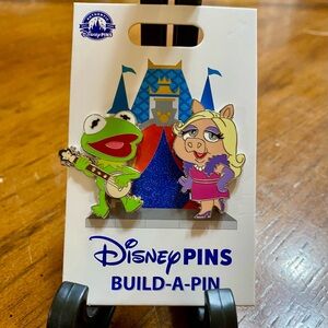 Disney 2025 Build a Pin Miss Piggy Kermit Pin 2x pins Diamond Authentic
